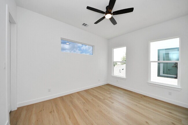 Building Photo - 7117 Eastwood St