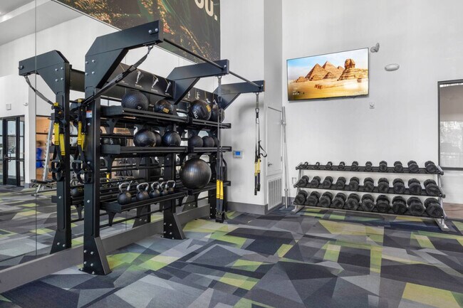 Building Photo - 711 W Broadway Rd