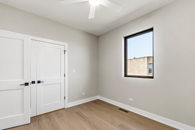 Building Photo - 2435 W Congress Pkwy