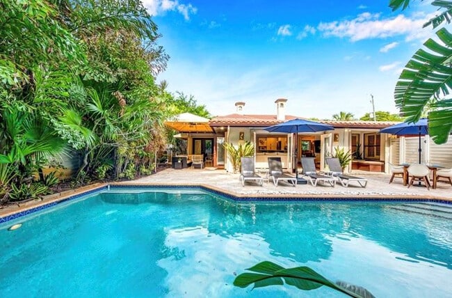 Building Photo - 2757 NE 20th St