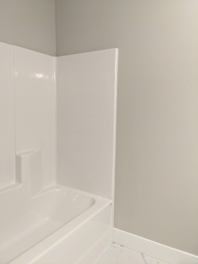 Building Photo - Weaverville Rental!