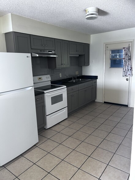 Building Photo - 913 S Char Mil Ave