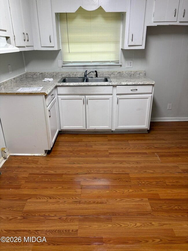 Building Photo - 3358 Club Dr