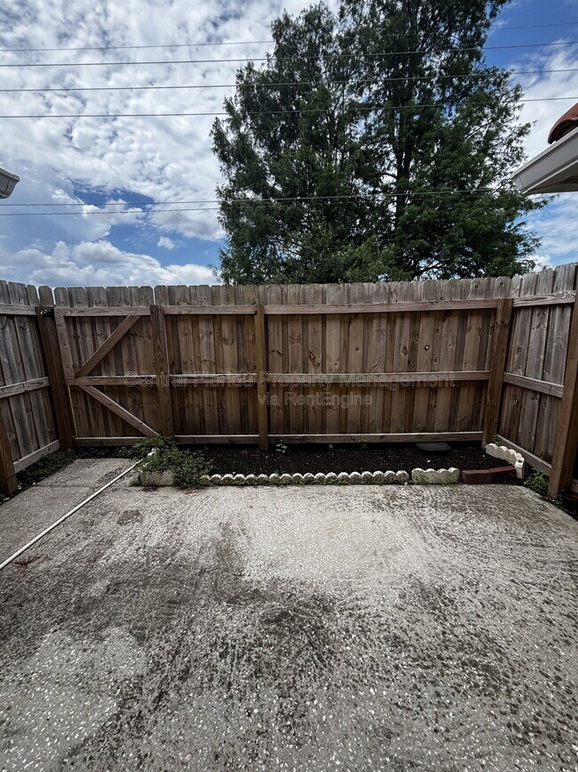 Building Photo - 1627 Long Ridge Ct