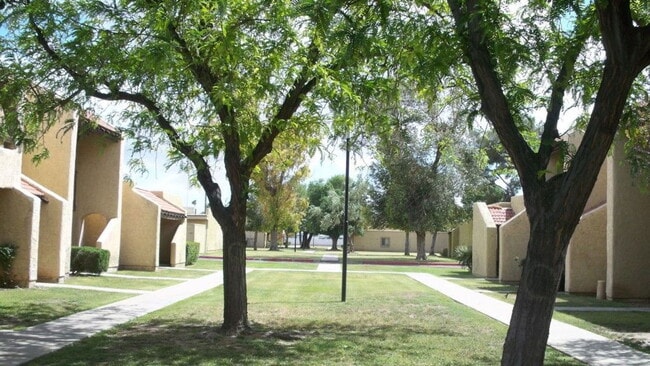 Building Photo - 5742 N 43rd Dr