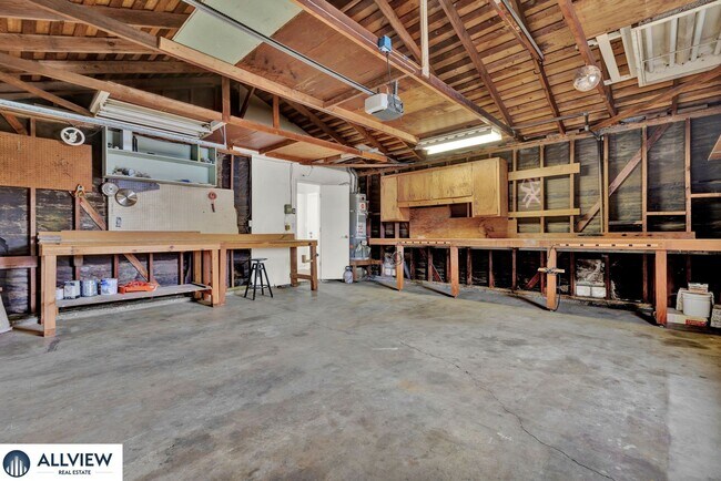 Building Photo - Serra Mesa 3 Bedroom Home with Private Yard & Oversized 2-Car Garage