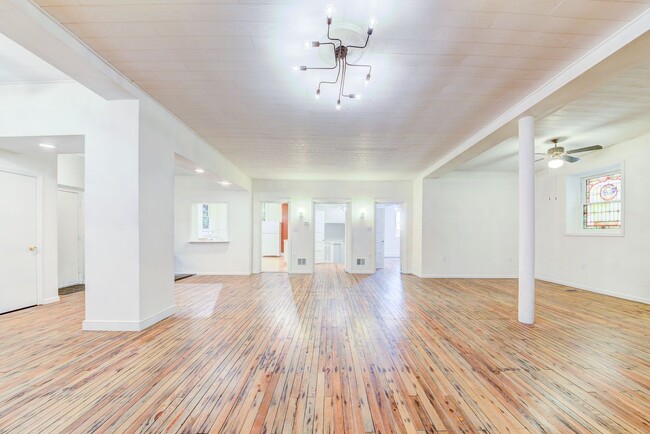 Primary Photo - 2218 Arlington Ave