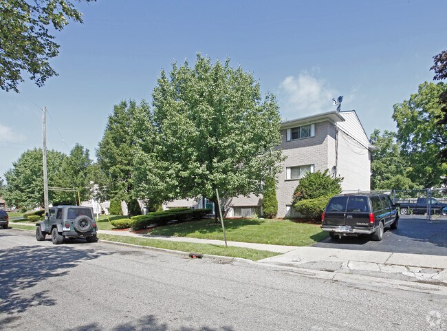 Building Photo - Pine Apartments