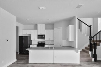 Building Photo - 6162 Blythe Dr