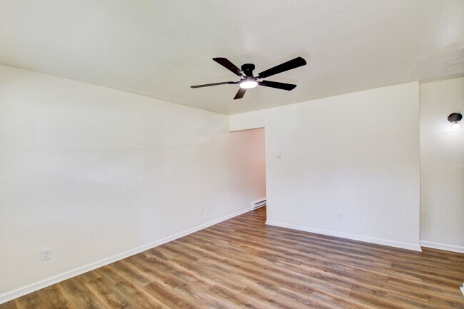 Building Photo - 1306 Linden Ave