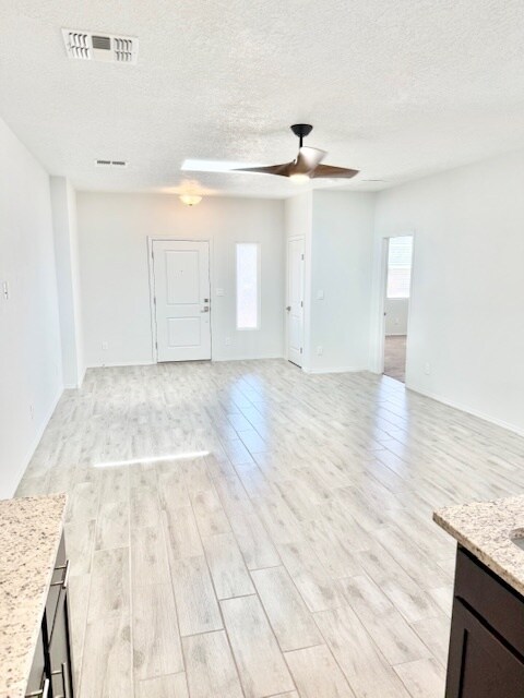 Building Photo - 6113 Strand Loop SE