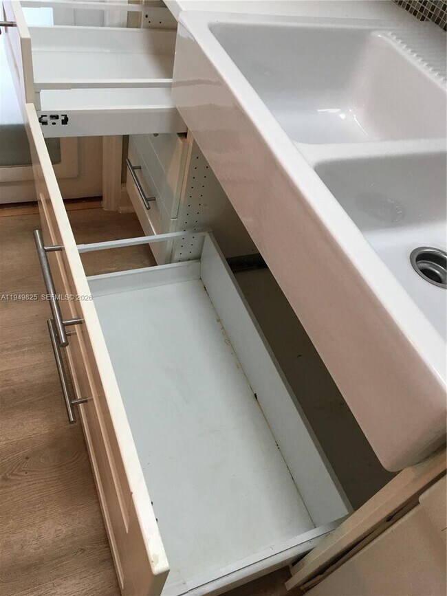 Building Photo - 661 SW 11th St