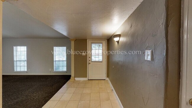 Building Photo - 10239 Catalpa Rd