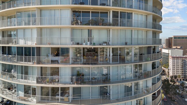 Building Photo - 700 E Ocean Blvd