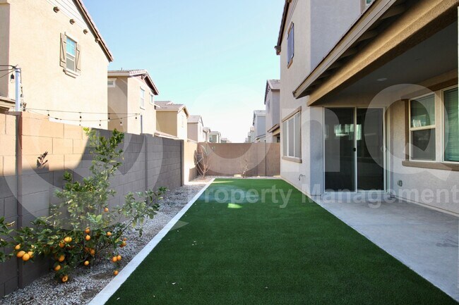 Building Photo - 2438 E Warbler Rd