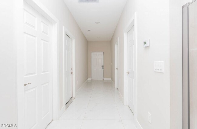 Building Photo - 4419 22nd St SW