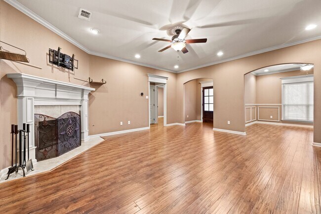 Building Photo - 2009 Ingleside Dr