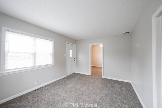Building Photo - "Charming 3-Bed Home in Indianapolis – Coz...