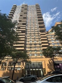 Building Photo - 275 W 96th St