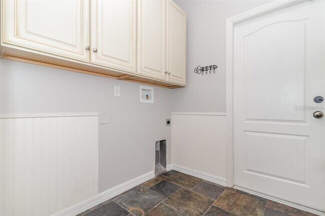 Building Photo - 2831 Village Pine Terrace