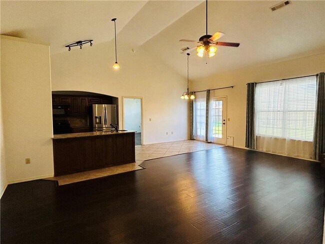 Building Photo - 471 Verona Way