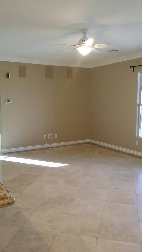 Building Photo - 828 Bussora Rose Dr