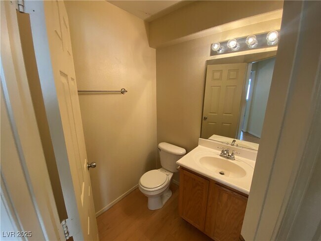 Building Photo - 3945 Bayamon St