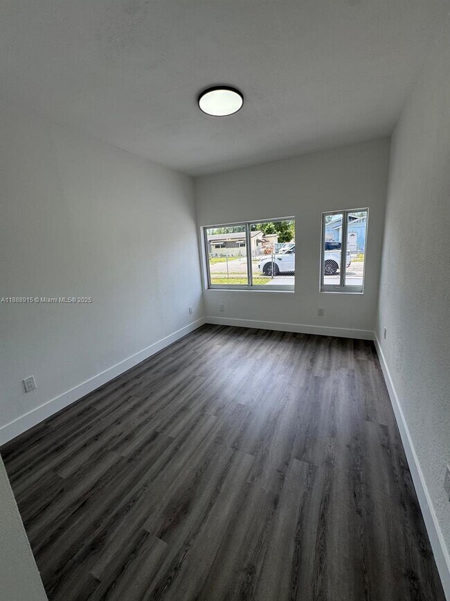 Building Photo - 3039 NW 51st Terrace