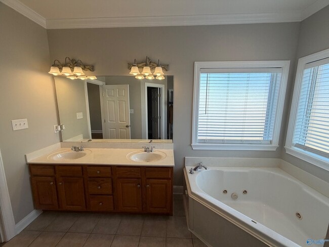 Building Photo - 945 Tracey Ln