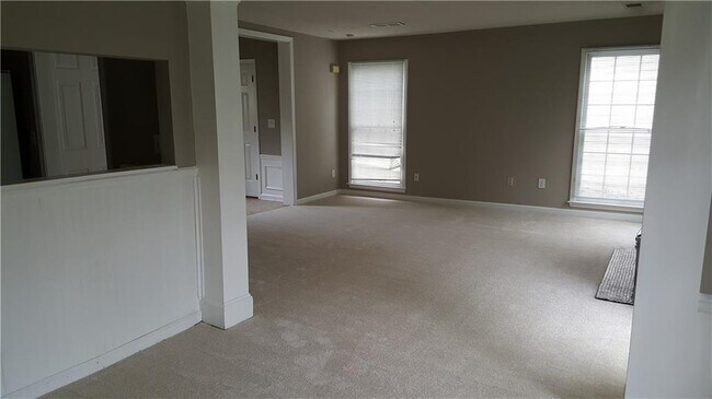 Building Photo - 2595 Binghampton Ln