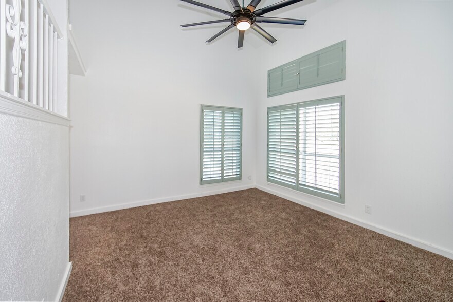 Building Photo - 908 Los Pinos Way