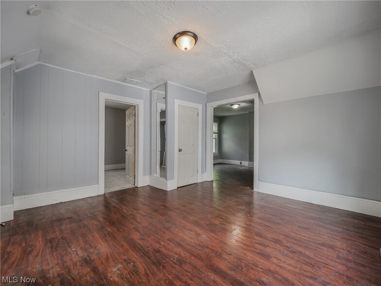 Building Photo - 2112 W 93rd St