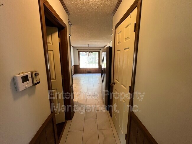 Building Photo - 7000 Loddon Cove