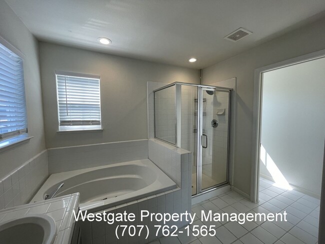 Building Photo - 1453 Woodside Cir