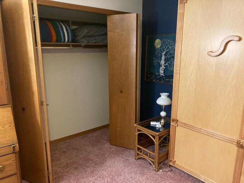 Bedroom closet - 1408 Kentfield Way