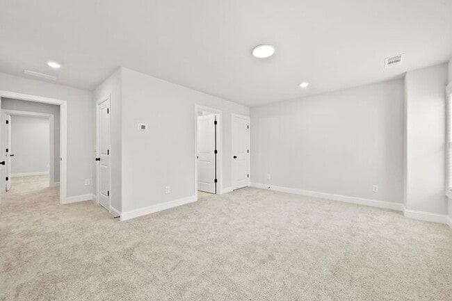 Building Photo - Beautiful 5 bedroom house in Bellmoore Par...