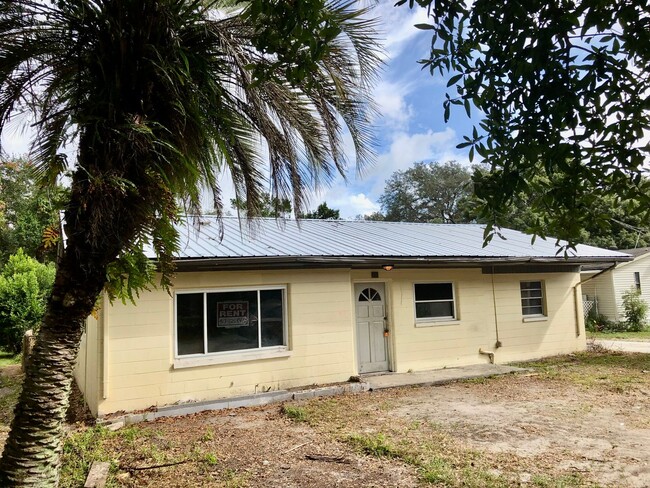 Building Photo - Nice 3BR/1BA Zephyrhills Home