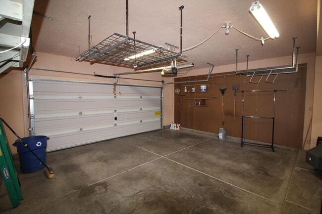 Building Photo - 1412 Stone Canyon Rd NE