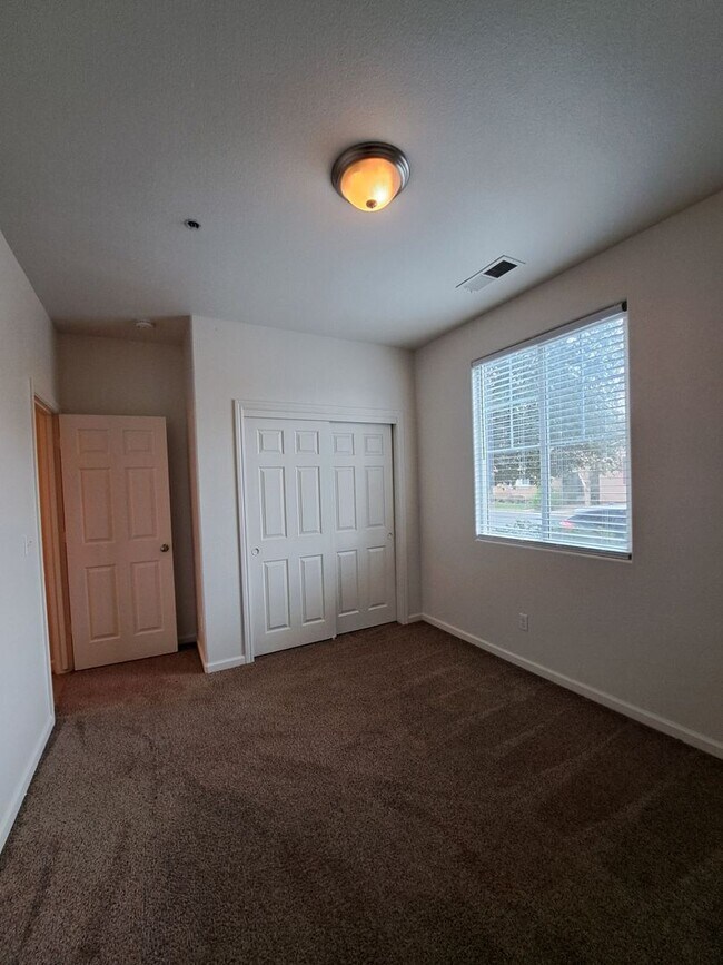 Building Photo - Rent Reduced to $2300 & Move in Special Half Off the 1st Month's Rent – Single Level 3BR Home w/ ...