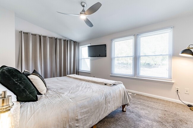 Building Photo - 1708 Ithaca Ln