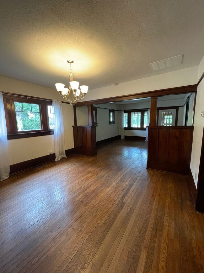 Building Photo - 3 Bedroom House Walking Distance to Purdue University
