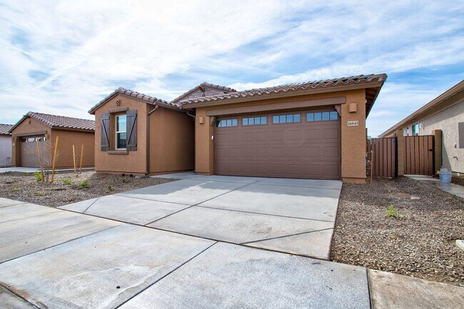 Building Photo - Gorgeous 5 Bedroom Lennar Home built 3 years ago still like new!!!  5 bedrooms in Northern Crossi...