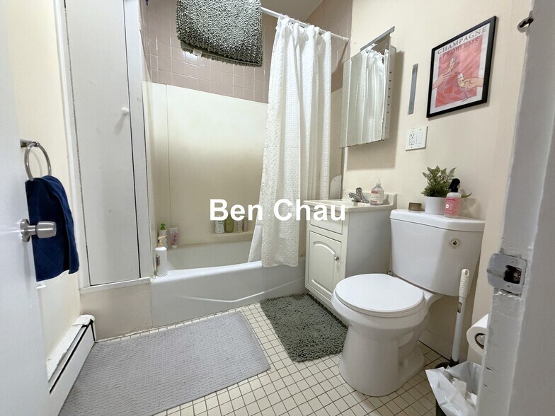 Building Photo - 68 Winchester St