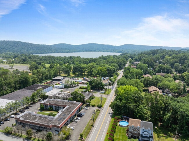 Building Photo - 30 U.S. 9W-SI ID1466760P