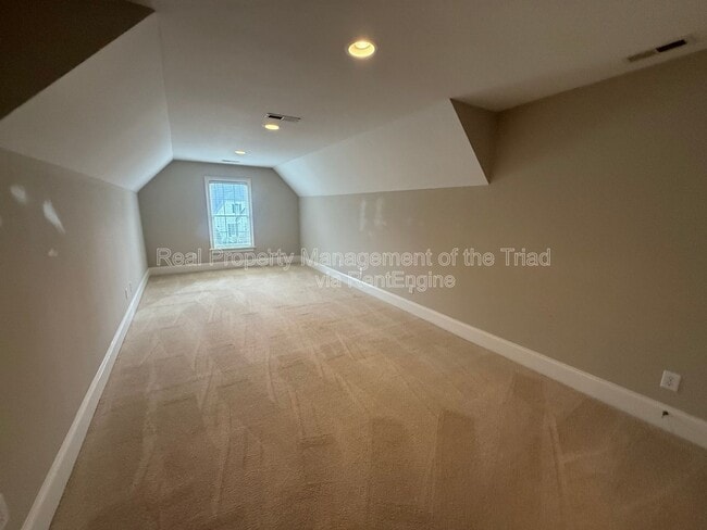 Building Photo - 2528 N Beech Ln