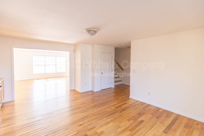 Building Photo - 10 Winthrop Dr