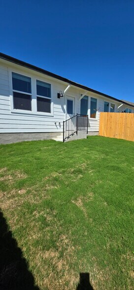 Building Photo - 1119 Stone Vly Rd