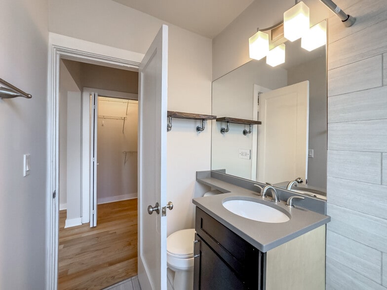 Building Photo - 2425 N Kedzie Blvd