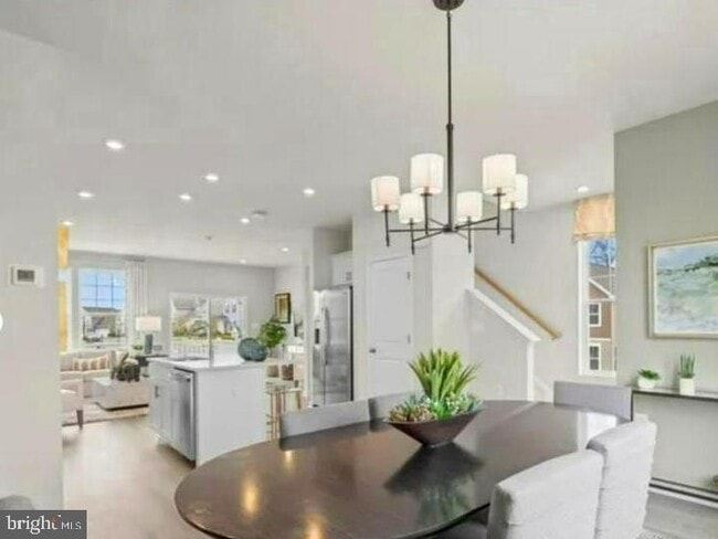 Building Photo - 10 Coolidge Ave