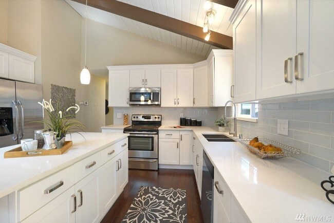 Building Photo - Gorgeous 4 Bedroom, 4 Bath +Bonus Room in Richland Heights